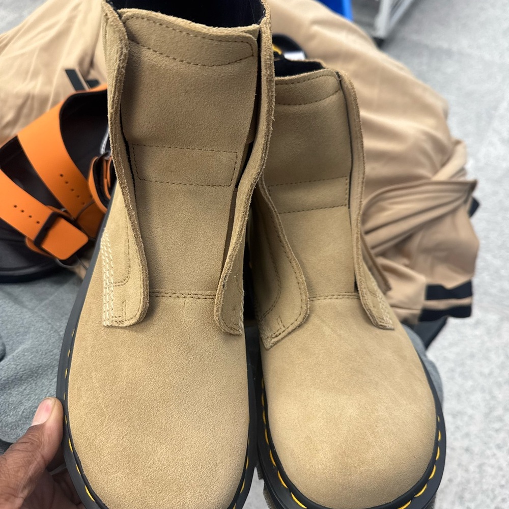 Dr. Martens Tan Suede Chelsea Boots ZEBZAG LACELESS
Slip On Suede Boots